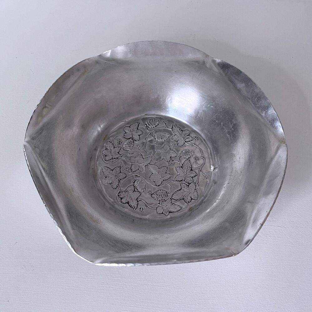 Aluminum Bowl Hop Vines Crimped Edge VTG Beer Barware Everlast Hand Forged